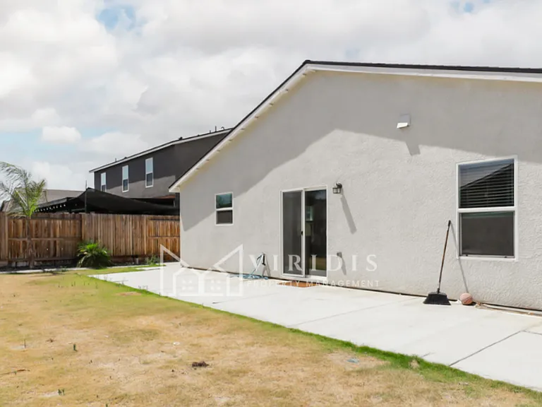 5917 Vespucci Ave — Photo 14