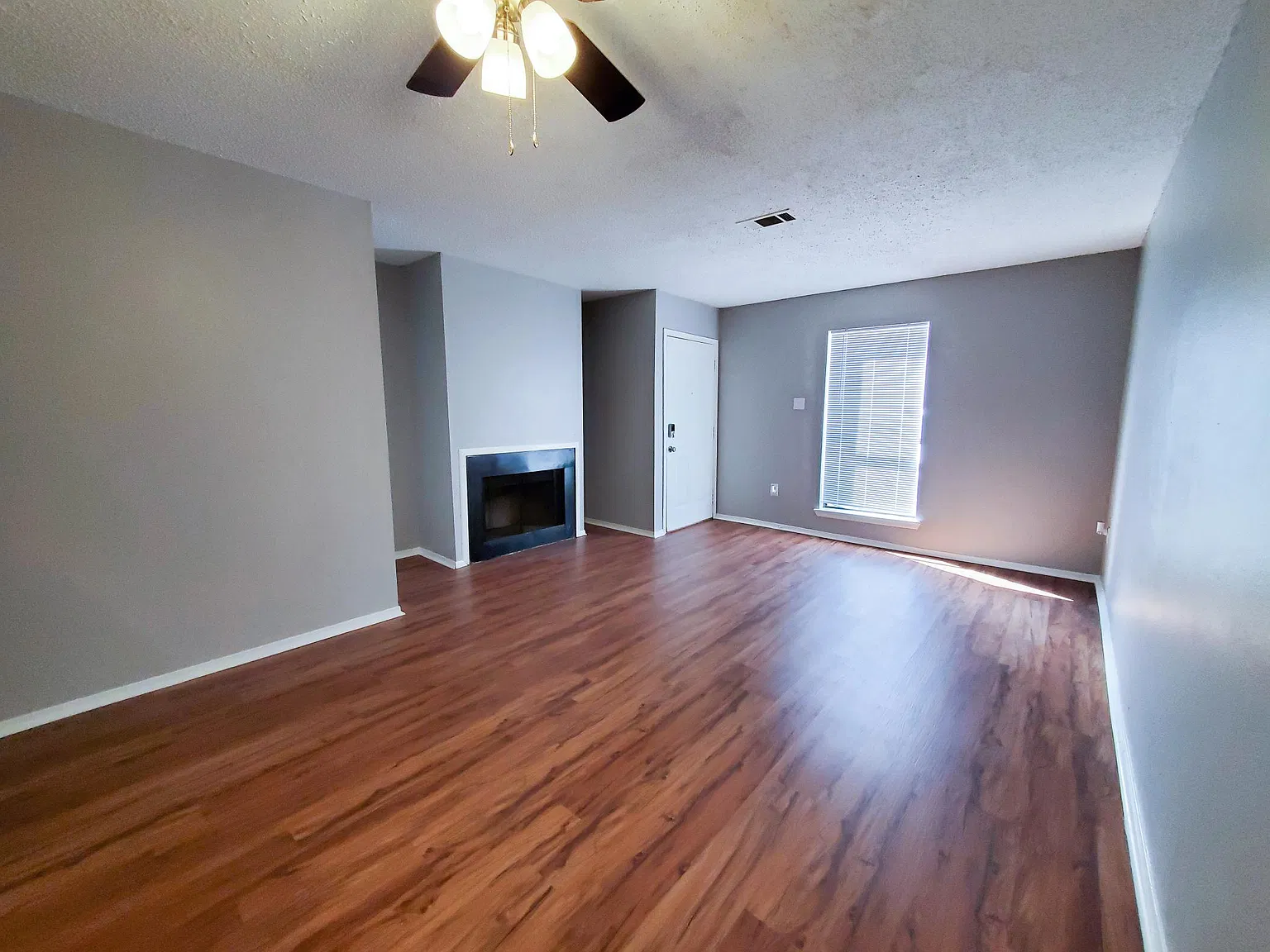 2 bed, 1.5 bath, 1100 sqft, $1,150 — Photo 2