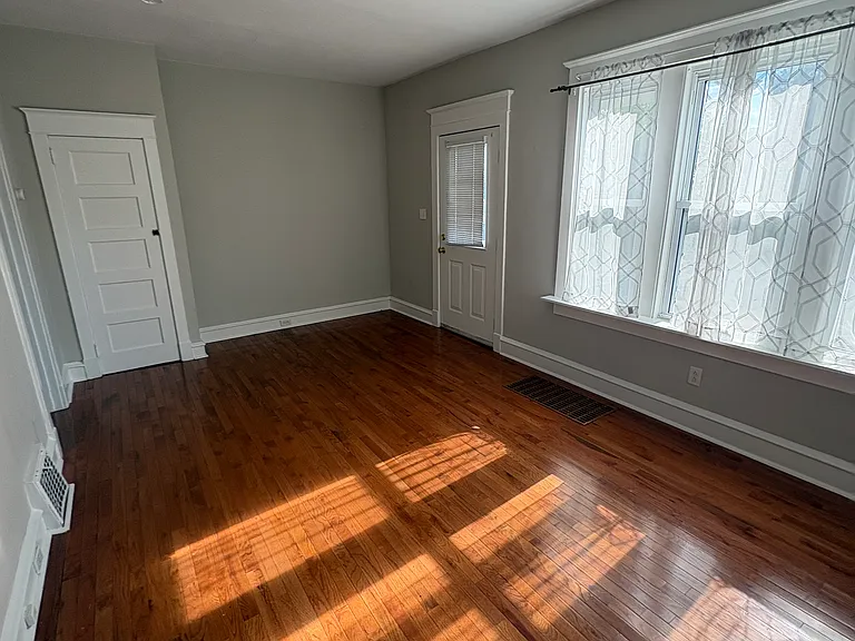102 Howard St #1 — Photo 3