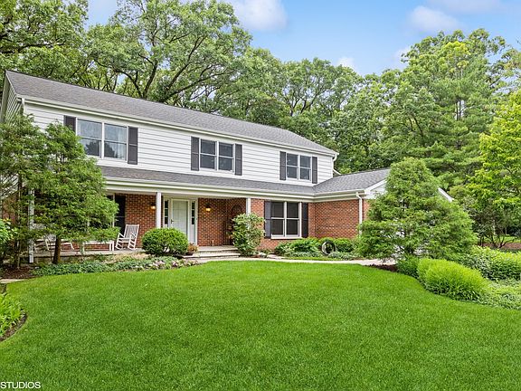 2nd image of 901 Bruce Ct