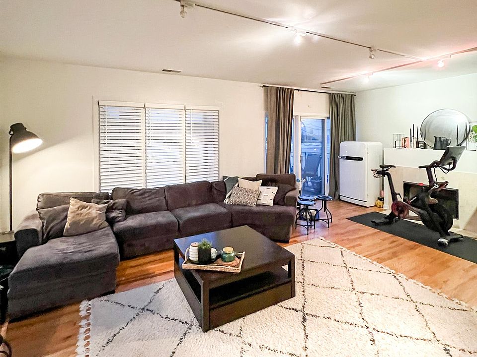 Family room & balcony access