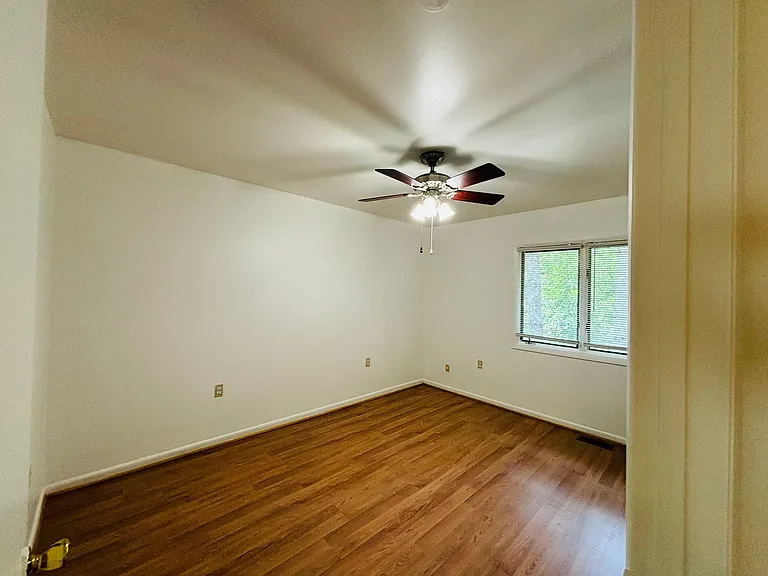 354 Shenandoah Cir — Photo 11