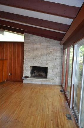 4th image of 17 Cabot Dr