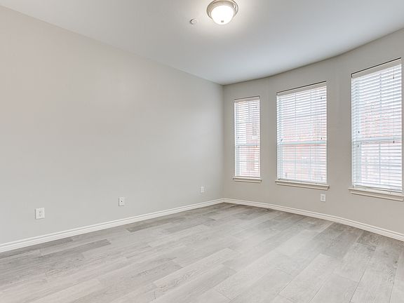 3rd image of 15819 Breedlove Pl #115