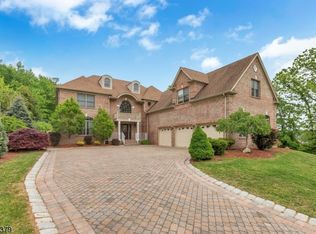 152 Hamilton Trl, Totowa, NJ 07512