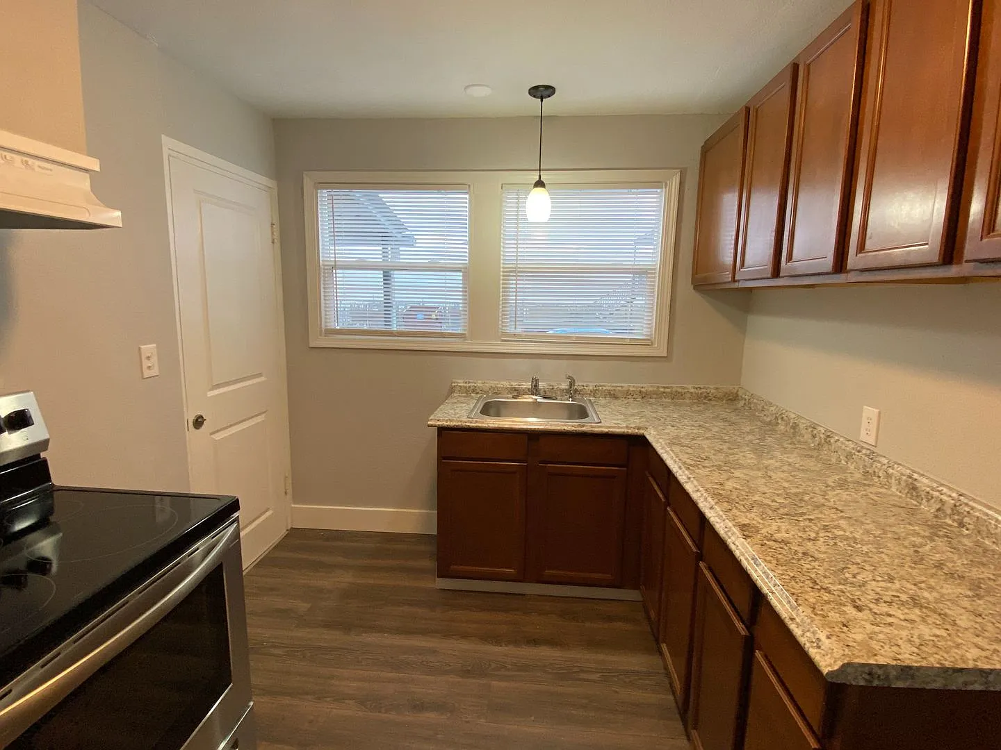 Raymond Apartments — Photo 4