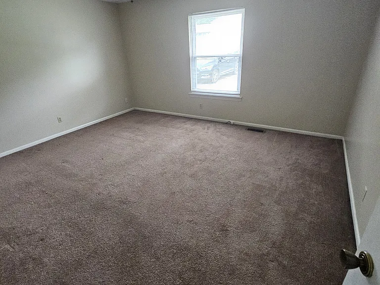 5758 Taggart Dr — Photo 6