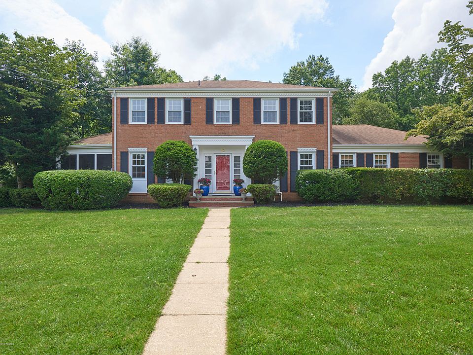 1st image of 52 Brookwood Dr