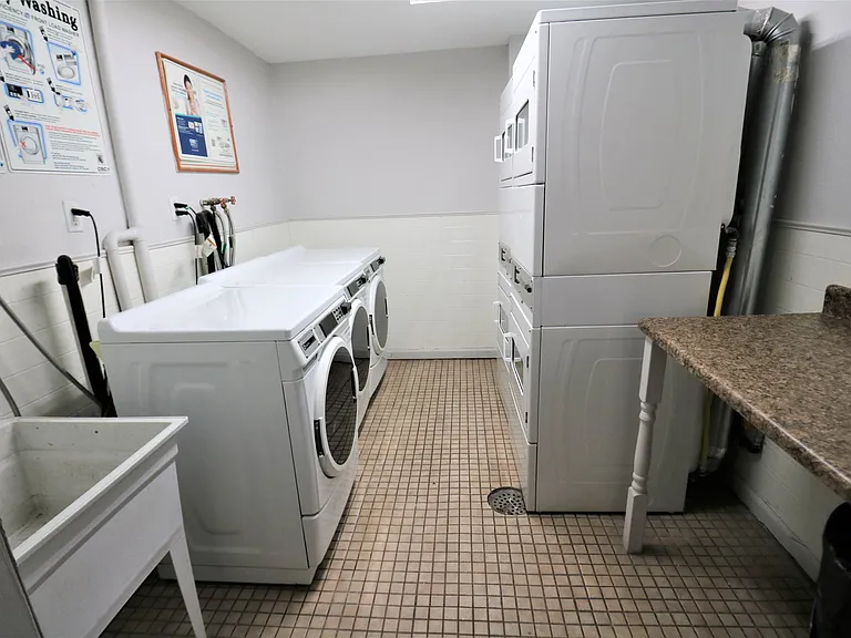400 Governors Dr #5 — Photo 10