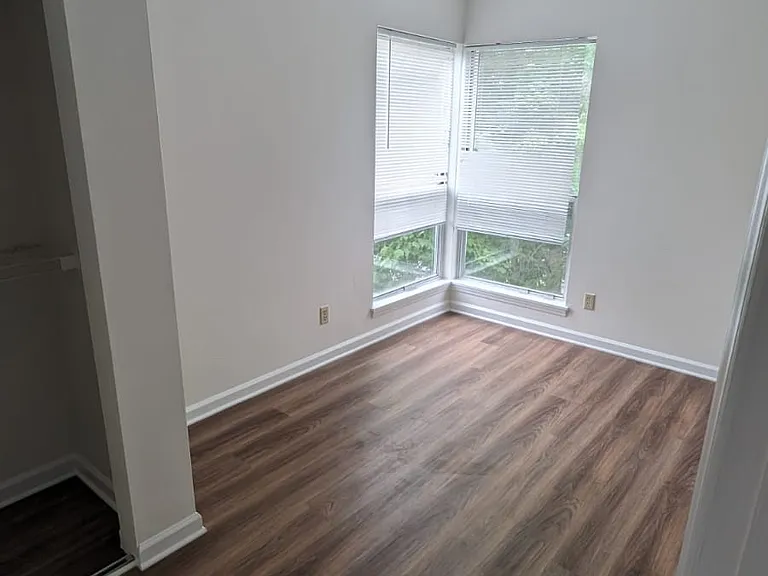 1400 Seneca Dr #I — Photo 8