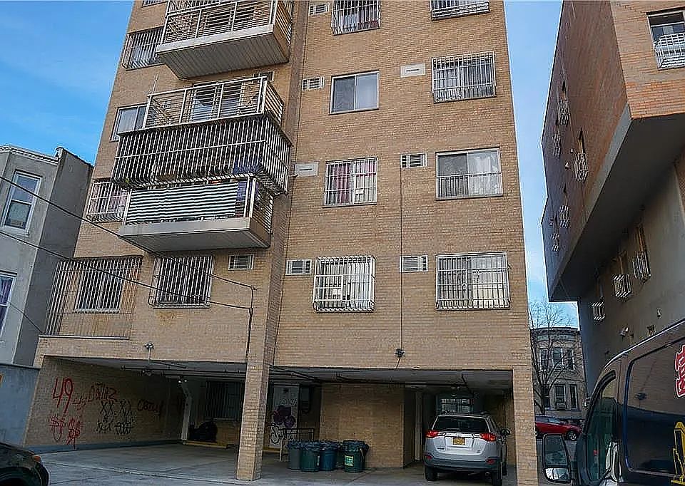 2nd image of 638 50th St #3A