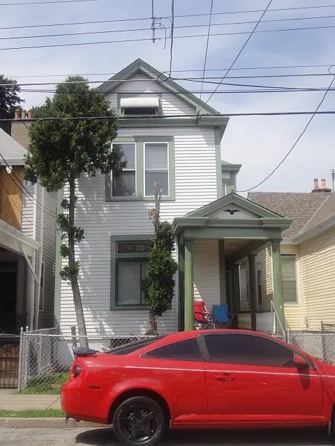 220 E 18th St photo 1