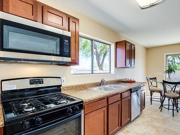 4th image of 1411 W Bronte Pl