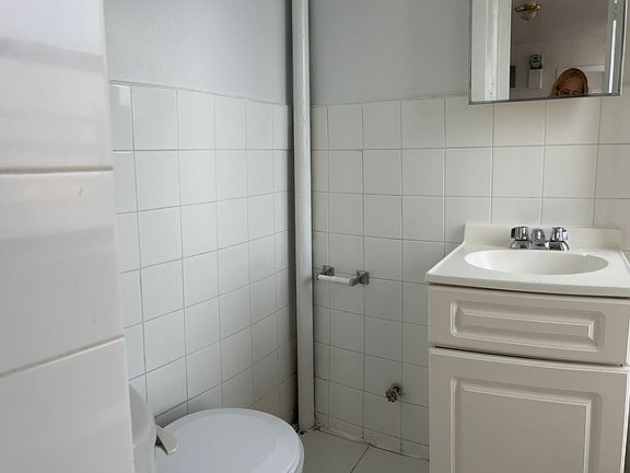 4th image of 1 E 213th St #2R