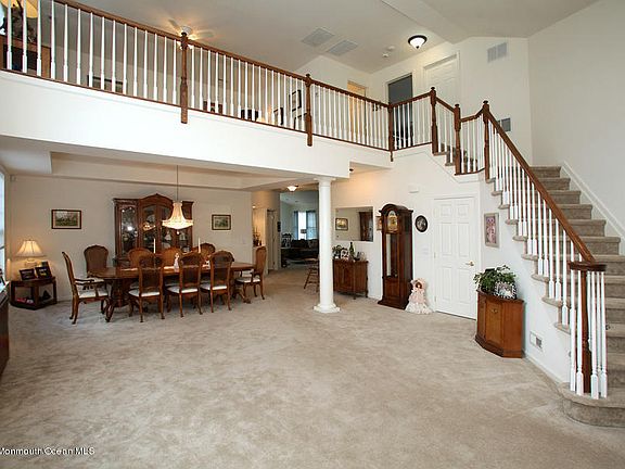 4th image of 7 Enclave Blvd