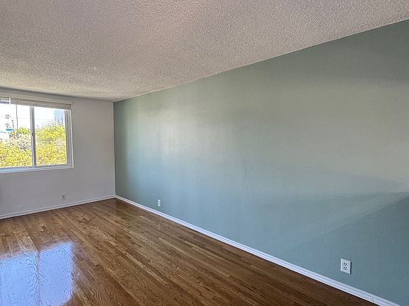 4th image of 1921 Vista Del Mar St APT 202
