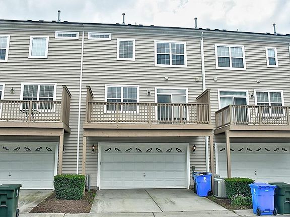 3rd image of 4888 Almandine Ave