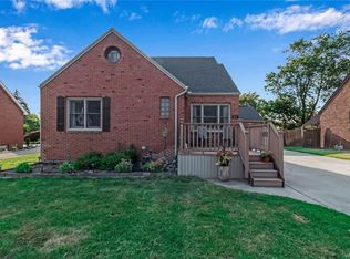 80 Southwood Dr, West Seneca, NY 14224
