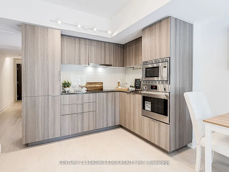 955 Bay St #913 — Photo 9
