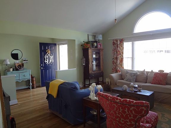 2nd image of 2529 Hickory Knoll Ln