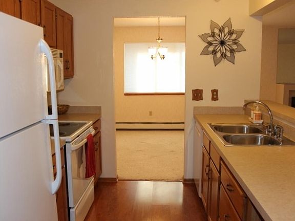 3rd image of 7621 Edinborough Way APT 2105