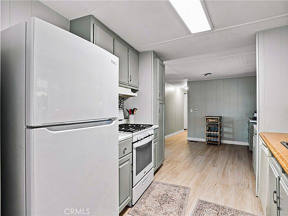 4th image of 332 N Lyon Ave Space 67