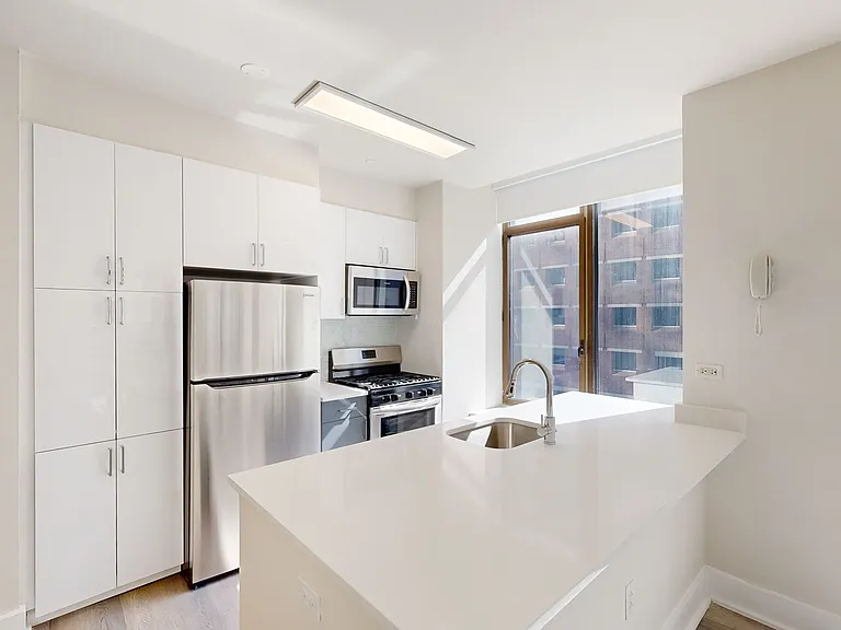 10 Hanover Square — Photo 110