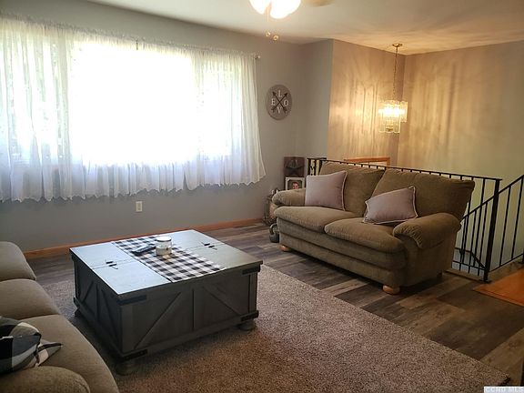 5th image of 82 Oak Leaf Dr