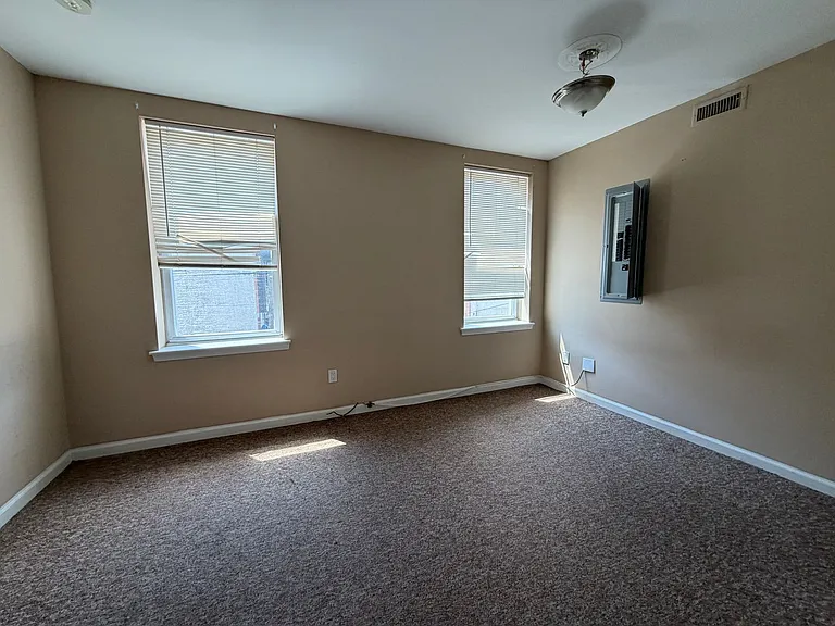 1725 W Berks St — Photo 10