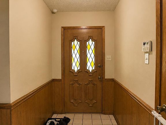 2nd image of 1109 Larkspur Ln