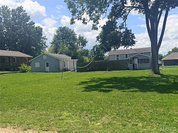 4th image of 600 S School St