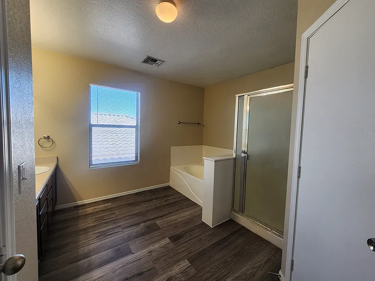 5931 W Albeniz Pl — Photo 15