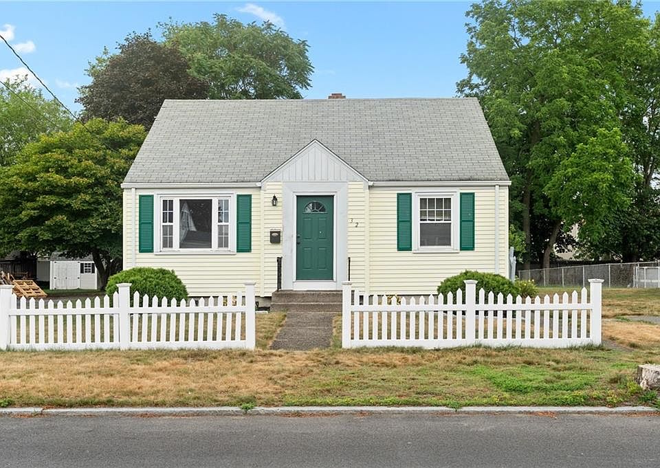 1st image of 32 Rosemere Dr