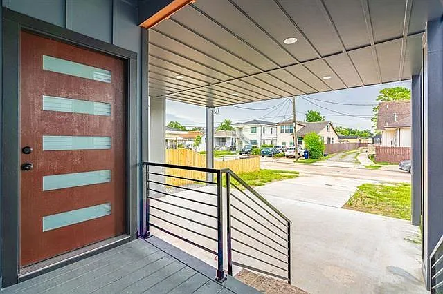 Building Photo - 4114 Duplessis St