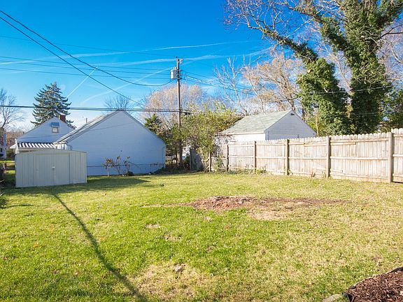 3rd image of 1547 Canfield Ave