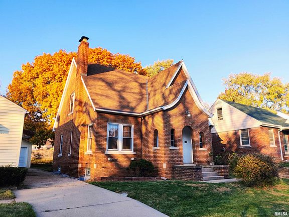 4th image of 813 W Meadows Pl