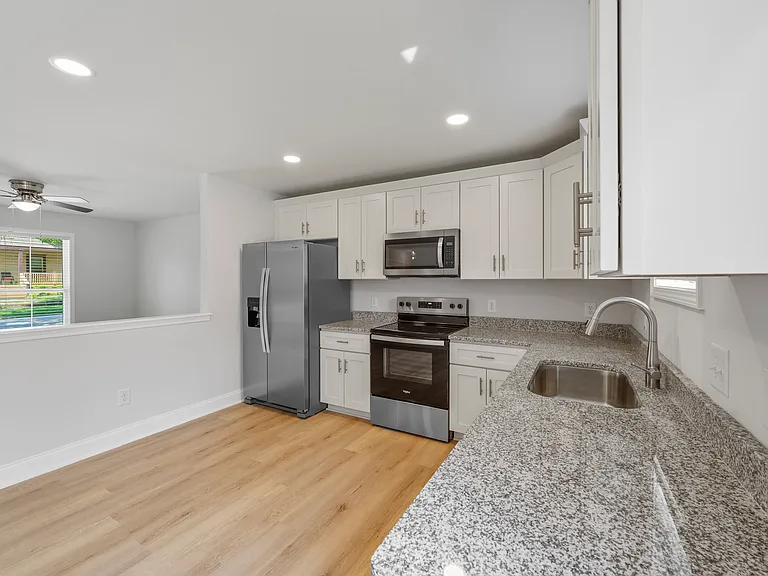 718 Park Ave — Photo 5