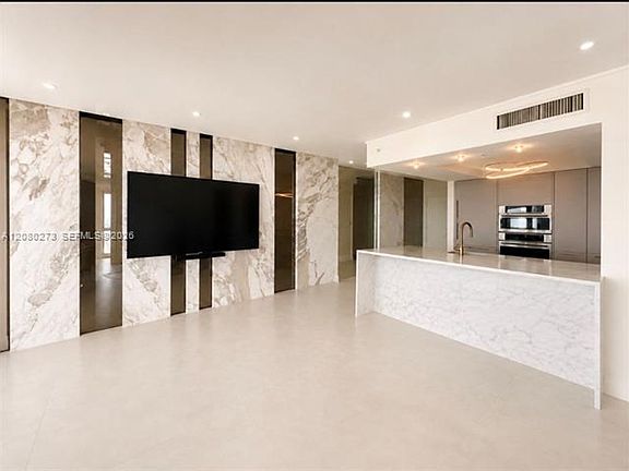 5th image of 16699 Collins Ave #Cu-2907