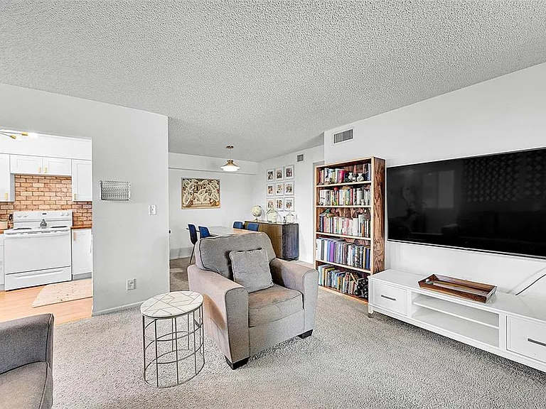117 Gardens Dr #204 — Photo 3