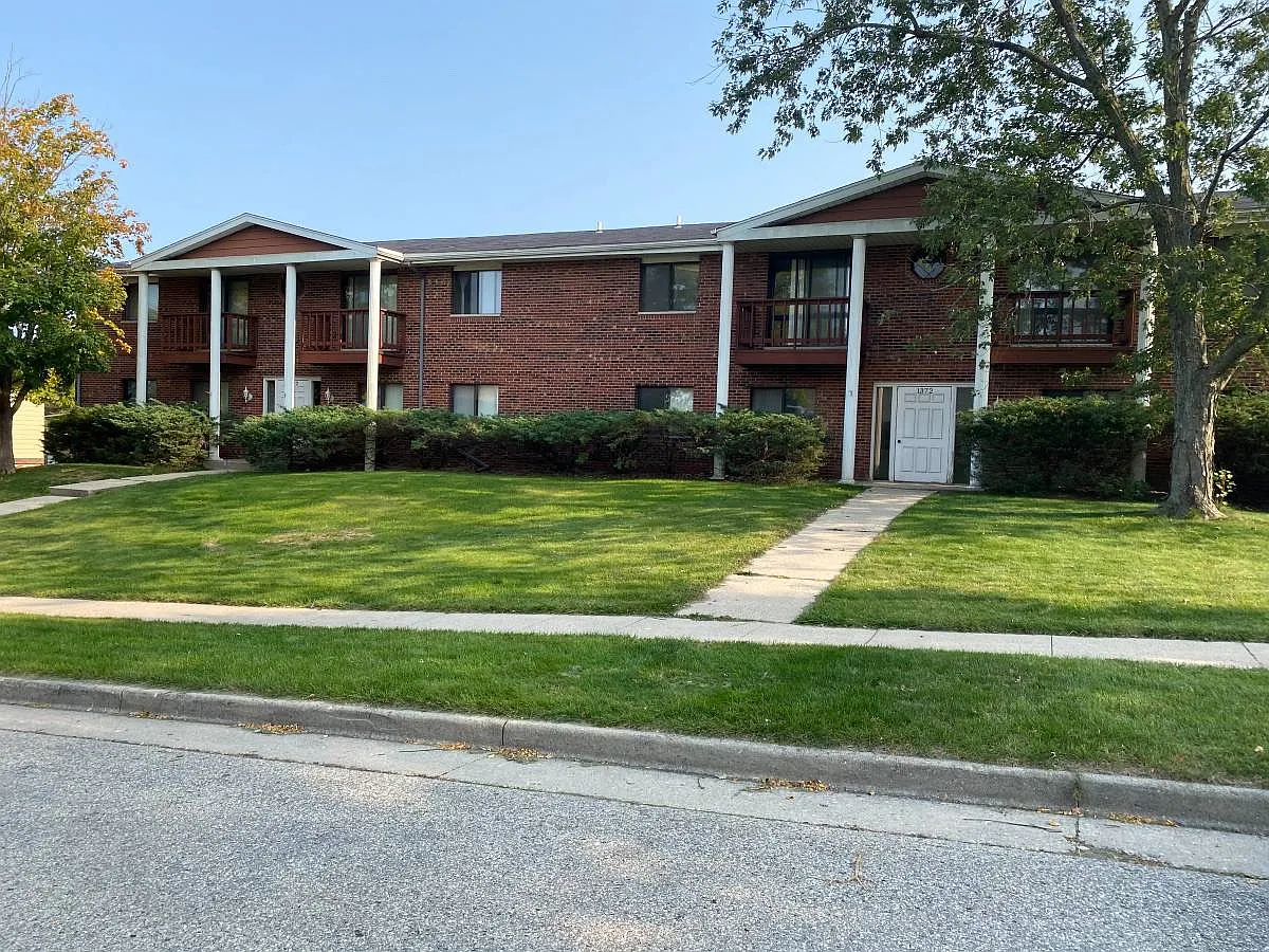 2 bed, 980 sqft, $1,200 — Photo 1