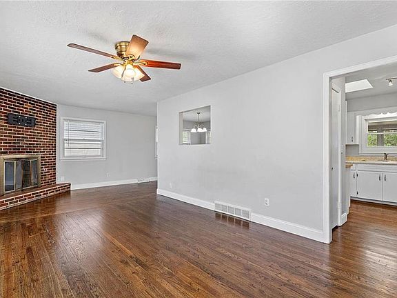 4th image of 100 E 127th St