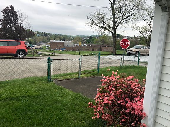 2nd image of 107 Three Road Ave