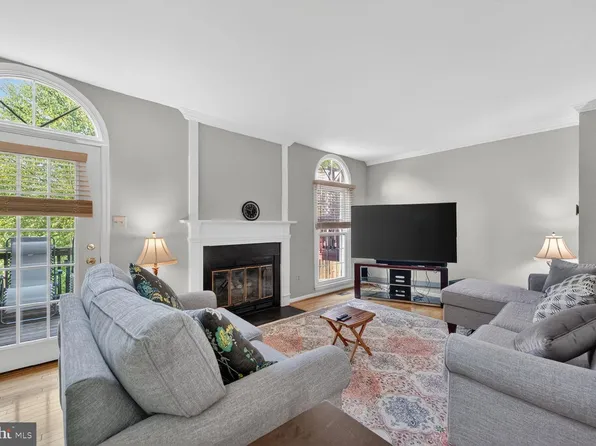 46922 Rabbitrun Ter, Sterling, VA 20164