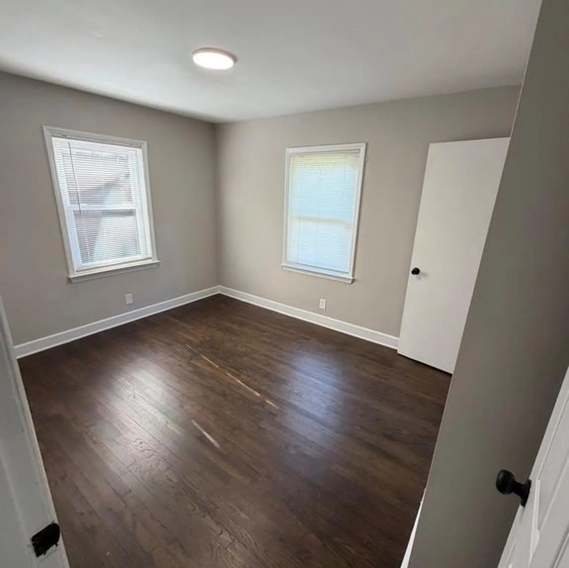 1900 Welch Pl — Photo 4
