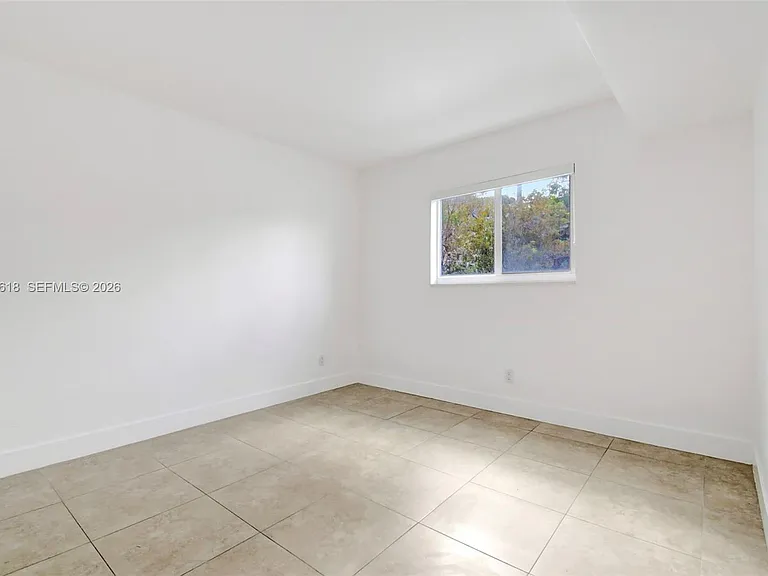 407 SE 9th Ct #1 — Photo 17