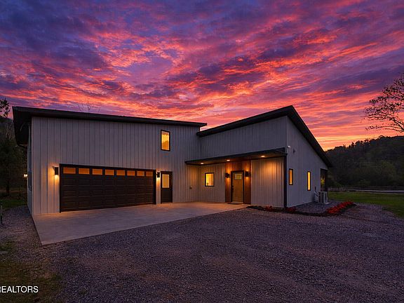 2nd image of 1483 Reagan Valley Rd
