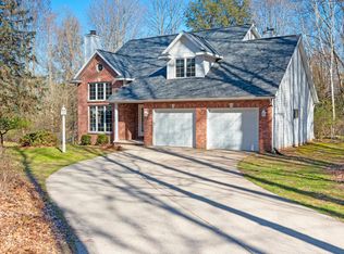 3084 River Forest Hills Dr, Pulaski, WI 54162