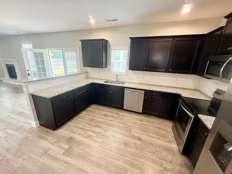 1752 Stackhouse Dr — Photo 8
