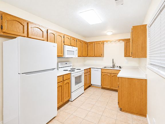 3rd image of 1704 Lead Ave SE #E3000d031