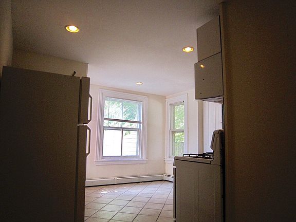 3rd image of 809 N Van Buren St APT 2